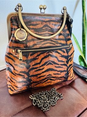 Patricia Nash Novella Tiger 10th Anniversary Convertible Kiss Lock Frame Bag 🐅